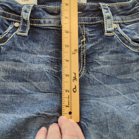 Vigoss Denim Capri Jeans‎ size 4 With Embroidered Pockets & Sequins Details - Picture 10 of 13